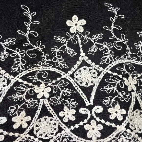 Ryan Michelle Black White Halter Mini Dress Floral Embroidered Hem Size Small - Picture 3 of 7